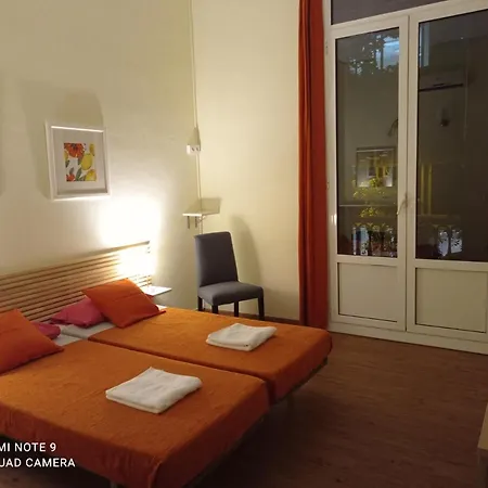 Hostal Garden *